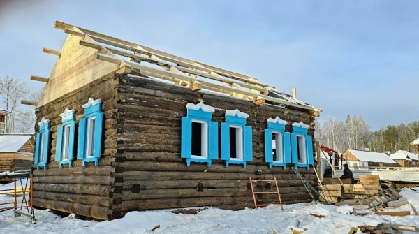 В переселенческой зоне Музея продолжается строительство дома татарского переселенца.